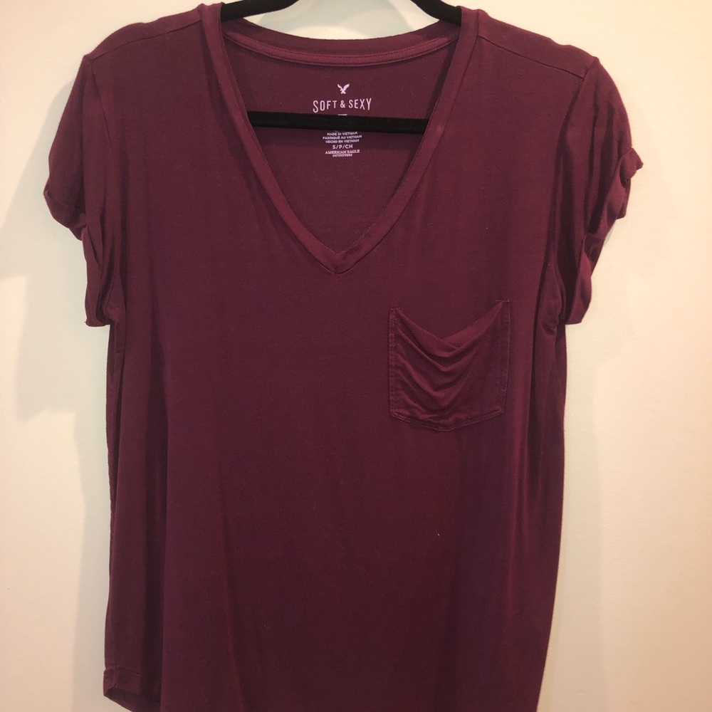 American Eagle: Maroon V-neck T-shirt